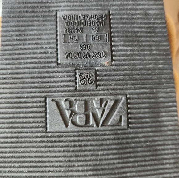 🎉HOST PICK🎉 ZARA Tan Suede 100% Leather Strap Sandals Slides size 8 - Picture 2 of 3